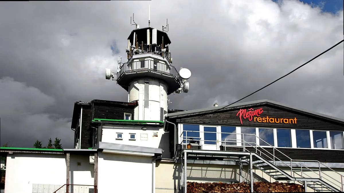 Plešivec mit Aussichtsturm